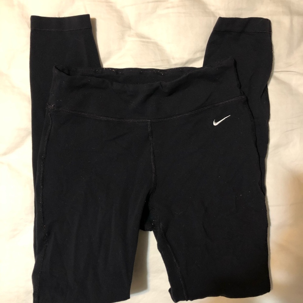 Black Nike leggings